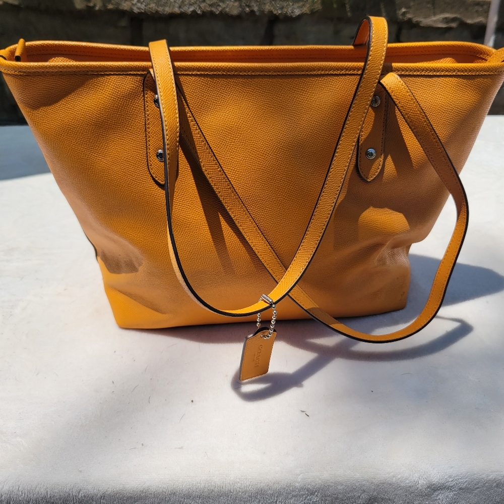 Coach tangerine tote - Picture 3 of 5